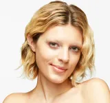 MAC Cosmetics Strobe Dewy Skin Tint - Увлажняющий тонизирующий крем, 30 мл, оттенок Light 2 — фото 3