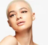 MAC Cosmetics Strobe Dewy Skin Tint - Увлажняющий тонизирующий крем, 30 мл, оттенок Medium 1 — фото 3