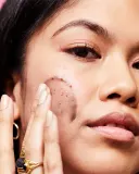 Carbon Theory Charcoal, Tea Tree Oil & Vitamin E - Регенерирующее ночное сыворотка с омолаживающим эффектом для проблемной кожи, 30 мл — фото 4