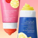 Пилинг для лица OLEHENRIKSEN Transform Strawberry Lemonade Smoothing Scrub с кислотами AHA, отшелушивающий, 90 г — фото 5