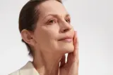 L’Occitane Immortelle Precious Enriched - Увлажняющая эссенция для лица, 200 мл — фото 2