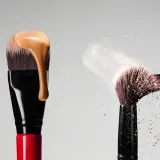 Кисть для контуринга Smashbox Sculpt + Glow Contour Brush для кремовых и пудровых текстур, 1 шт — фото 3