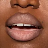 MAC Cosmetics Powder Kiss Lip + Cheek Mousse - Универсальный косметический продукт для макияжа губ и щек, 5 мл, оттенок Warm Hug — фото 4
