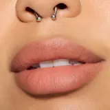 MAC Cosmetics Powder Kiss Lip + Cheek Mousse - Универсальный косметический продукт для макияжа губ и щек, 5 мл, оттенок Warm Hug — фото 5
