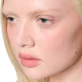 MAC Cosmetics Powder Kiss Lip + Cheek Mousse - Универсальный косметический продукт для макияжа губ и щек, 5 мл, оттенок Date-Maker — фото 6