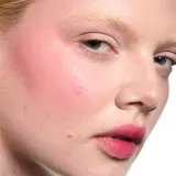 MAC Cosmetics Powder Kiss Lip + Cheek Mousse - Универсальный косметический продукт для макияжа губ и щек, 5 мл, оттенок 5 мл — фото 4