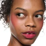 MAC Cosmetics Powder Kiss Lip + Cheek Mousse - Универсальный косметический продукт для макияжа губ и щек, 5 мл, оттенок M·A·CSmash — фото 5
