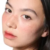 MAC Cosmetics Powder Kiss Lip + Cheek Mousse - Универсальный косметический продукт для макияжа губ и щек, 5 мл, оттенок Devoted To Chili — фото 6