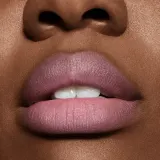 MAC Cosmetics Powder Kiss Hazy Matte - Матовая помада, 3.5 г, оттенок Girls Weekend — фото 5