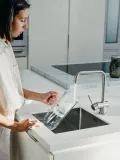Кувшин-фильтр для воды Waterdrop LUCY Filtration Carafe с картриджем Clarity Pad, 2000 ml — фото 2