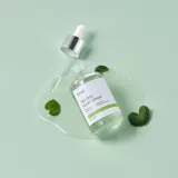 iUnik Tea Tree - в контексте того, что это сыворотка для лица: успокаивающая сыворотка для лица для чувствительной кожи с склонностью к высыпаниям, 50 мл — фото 2