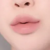 Banila Co. Romantic Blush - Многофункциональный косметический продукт для макияжа губ и щек, придающий идеальный вид, 3.7 г, оттенок 12 Peach Mousse — фото 2