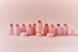 Banila Co. Romantic Blush - Многофункциональный косметический продукт для макияжа губ и щек, придающий идеальный вид, 3.7 г, оттенок 04 Flora — фото 7