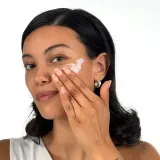 Clinique Sun UV Solutions Hydrating Sunscream SPF 50 - Увлажняющий крем для загара лица, 40 мл — фото 3