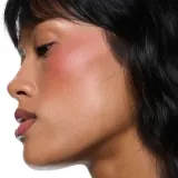 Румяна для щёк MAC Cosmetics Skinfinish Colourstruck с эффектом естественного румянца, стойкие, 4,5 г, оттенок Cheeky Chili — фото 4