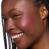 Румяна для щёк MAC Cosmetics Skinfinish Colourstruck с эффектом естественного румянца, стойкие, 4,5 г, оттенок Ruby Wooed — фото 5