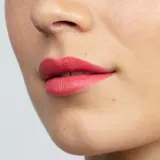 Помада для губ Antipodes Moisture-Boost Natural Lipstick кремовая, увлажняющая, 4 г, оттенок South Pacific Coral — фото 4
