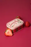 Свеча ароматическая Paddywax Bistro Tin Strawberry фруктово-гурманская, два фитиля, 127 г — фото 5