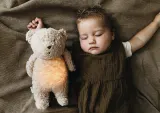 Игрушка-ночник Moonie Bear 2.0 Organic Rose мишка, со звуками и подсветкой, USB, 1 шт — фото 4
