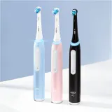 Электрическая зубная щётка Oral-B iO White Clean с насадкой Radiant White, 1 шт Matte Black — фото 5