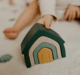 Petite&Mars House 12m+ - Интерактивная игрушка Petite Mars House 12m+ силиконовая, складная Intense Ochre, 1 шт — фото 4