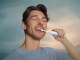 Звуковая зубная щётка Philips Sonicare 6100 HX7406/02 бережная к дёснам, 62 000 движений в минуту, 1 шт z etui podróżnym Light Blue — фото 4