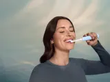 Звуковая зубная щётка Philips Sonicare 6100 HX7406/01 с датчиком нажатия, 62 000 движений в минуту, 1 шт Light Blue — фото 2