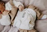 Штанишки ортопедические отводящие T-TOMI Ortopedical Abduction Pants Velcro на липучках, 1 шт, Dark Chameleon 3-6 kg / Rainbow, 3-6kg / Roses 3 - 6 kg / Bears 3-6kg / Grey dots 3-6kg / Mustard 3-6kg / Unicorn 3-6kg / Blossoms 3-6kg / Sweet bunnies 3-6 kg / Pink bears 3-6 kg / Blue bears 3-6 kg — фото 3