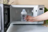 Бутылочка для кормления Tommee Tippee Natural Start Anti-Colic с антиколиковым клапаном, Slow Flow 0m+ 150 мл / Slow Flow 0m+ 260 мл — фото 4