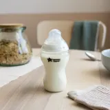 Бутылочка для кормления Tommee Tippee Natural Start Anti-Colic с антиколиковым клапаном, Slow Flow 0m+ 150 мл / Slow Flow 0m+ 260 мл — фото 5