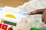 Игрушка деревянная Baby Einstein Hape Magic Touch Cash Register интерактивная касса, 1 шт 9 m+ — фото 4