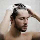 Шампунь для волос Hair Rituel by Sisley Revitalizing Smoothing Shampoo with Macadamia oil разглаживающий, с маслом макадамии, 200 мл — фото 6