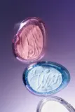 Хайлайтер для лица fwee Glitz Stone Highlighter с сияющими пигментами, для скул, оттенок 12 Merry Aurora — фото 3
