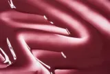 Масло-блеск для губ fwee 3D Voluming Gloss Cola Edition с маслом ши и миндальным маслом, 5,3 г, оттенок 12 Cherry Cola 30% — фото 3