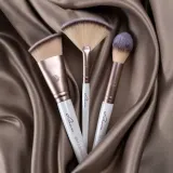 Набор кистей для макияжа Luvia Cosmetics Highlight Contour Set с дорожным чехлом, для контуринга и хайлайтера, 4 шт — фото 3