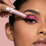 Кисть для лица Luvia Cosmetics Silk Brush Candy для кремовых и пудровых средств, удобная в руке, 1 шт — фото 2