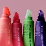 Набор для губ OLEHENRIKSEN Pout Preserve Chillers Passport To Chill тонизирующий, 4 оттенка, 4× 7 мл — фото 5