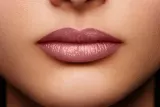 L’Oréal Paris Color Riche - Помада для губ L’Oreal Paris Color Riche увлажняющая, с сатиновым финишем, 3,6 г, 3.6 г, оттенок 235 Nude — фото 3