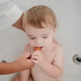 Зубная щётка-напальчник детская Mushie Finger Toothbrush силиконовая, мягкая, 2 шт — фото 2