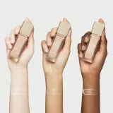 База под макияж Burberry Beyond Wear Radiance Primer с эффектом сияния, увлажняющая, 30 мл — фото 3