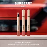 Помада жидкая Burberry Brit Matte Veil матовая, увлажняющая, 3 мл, оттенок Red Brick 656 — фото 7