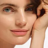 Бальзам для снятия макияжа Chantecaille Rose de Mai Cleansing Balm растворяет водостойкий макияж, 75 мл — фото 4