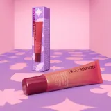 Блеск для губ OLEHENRIKSEN Pout Preserve Peptide Lip Treatment увлажняющий, с пептидами, 12 мл, оттенок Pomegranate Fizz Glimmer — фото 2