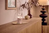 Свеча ароматическая Woodwick Crystal Ginger с деревянным фитилём, согревающий пряный аромат, z drewnianym knotem 275 г / z drewnianym knotem 610 г — фото 3