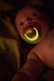Пустышка Tommee Tippee NightGlow Soother 18-36m ортодонтическая, светится в темноте, 18-36 месяцев, 2 шт — фото 4