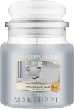 Свеча ароматическая Yankee Candle A Calm and Quiet Place в декоративной банке, 623 г — фото 1