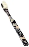 Acca Kappa Medium Nylon Toothbrush Black and White щётка зубная средней жёсткости нейлоновая ручная для взрослых, ацетат целлюлозы, 1 шт — фото 1