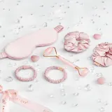 Набор Crystallove Rose Quartz Home SPA роллер из розового кварца шелковая маска для глаз и 4 резинки для волос — фото 2