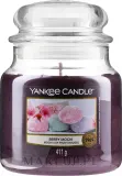 Свеча ароматическая Yankee Candle Berry Mochi Candle в банке с крышкой, сладкая фруктовая, 104 г — фото 3