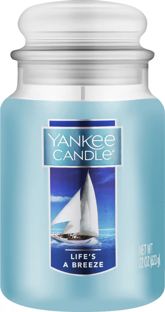 Свеча ароматическая Yankee Candle Life's A Breeze в большой банке, аромат лаванды и сирени, 623 г